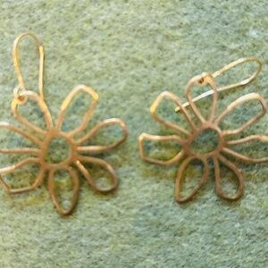 Gold Daisy Earrings